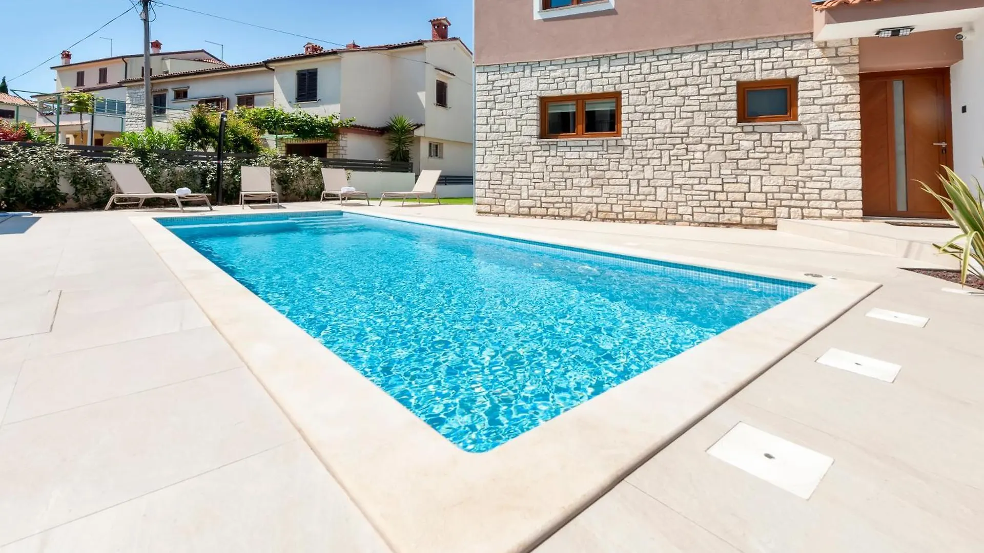 Villa Pomigranai With Swimming Pool Ровинь